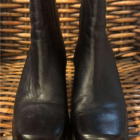 Amanda Smith Black Leather Heeled Ankle Booties  in size 7. Great condition - Picture 14 of 16